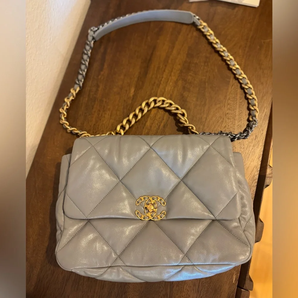 CHANEL 19 Grey Quilted Goatskin Medium Bag Ruthenium Silver Gold Hardware Purse - Picture 8 of 13